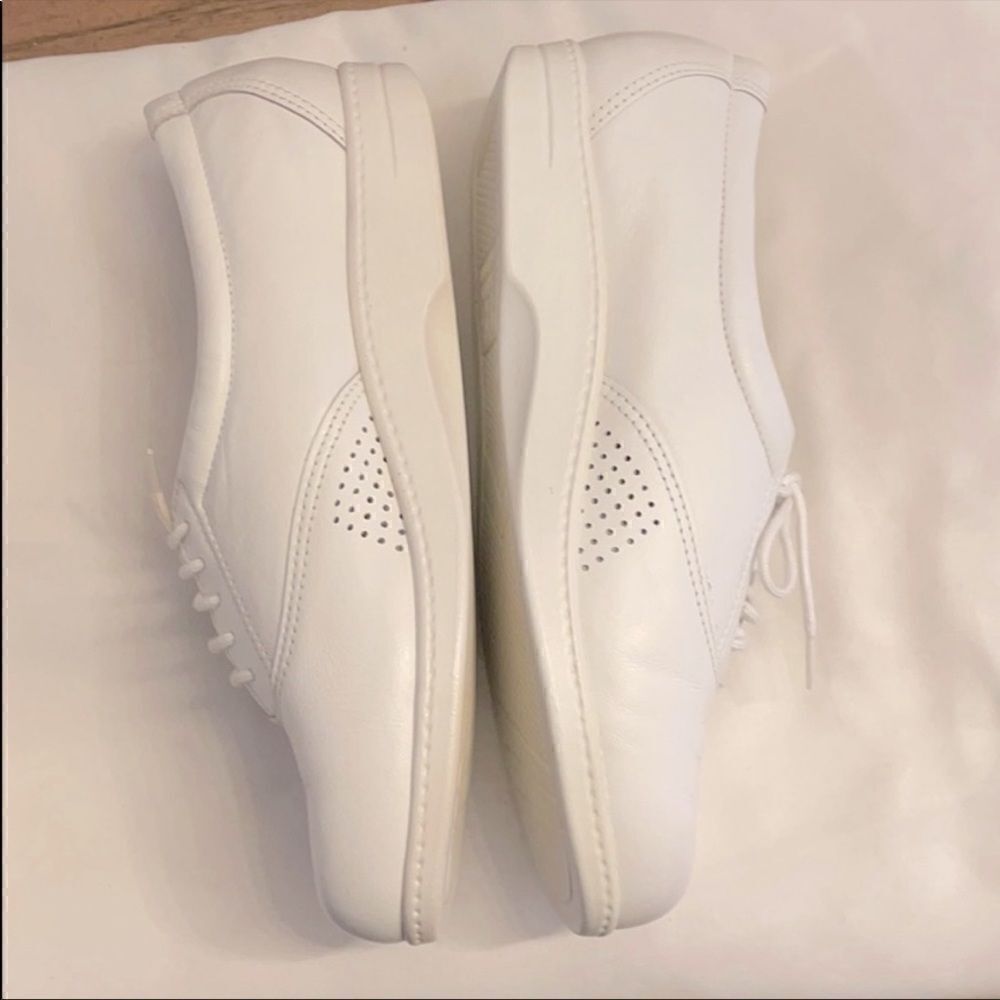 SAS WHITE COMFORT SHOES.  STYLE IS WHISPER… - Picture 6 of 9